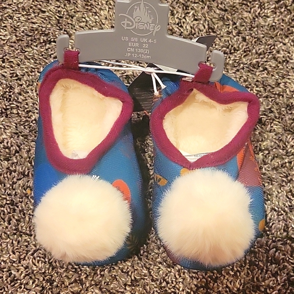 NWT Frozen slippers